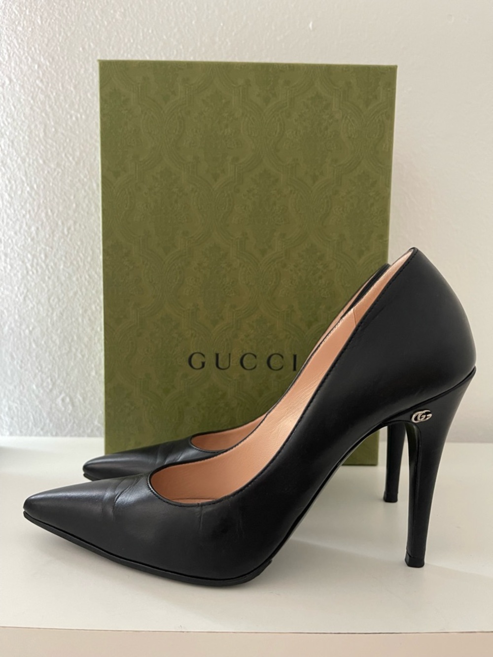Gucci Black Leather Pointed Stiletto Pumps with GG Accent